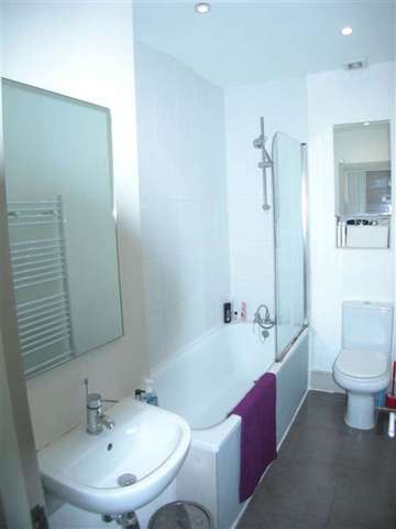  Image of 2 Bedroom Flat for sale at Streatham Hill, SW2 5LU