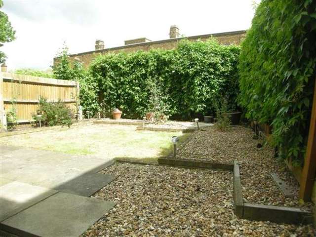  Image of 2 Bedroom Flat for sale at Streatham Hill, SW2 5LU