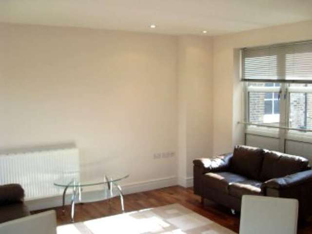  Image of 2 Bedroom Flat to rent at Kay Street  Shoreditch, E2 8QG