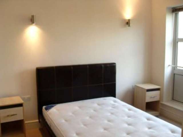  Image of 2 Bedroom Flat to rent at Kay Street  Shoreditch, E2 8QG