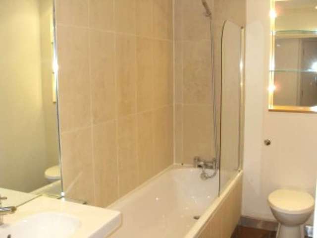  Image of 2 Bedroom Flat to rent at Kay Street  Shoreditch, E2 8QG