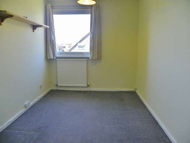  Image of 3 Bedroom Terraced to rent at Maidenhead, SL6 3NY
