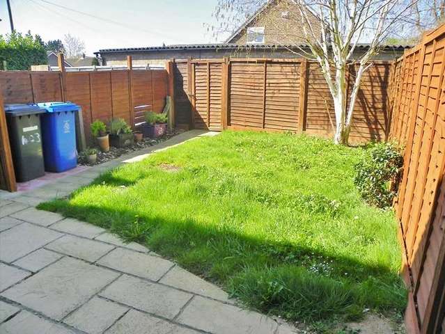 Image of 3 Bedroom Terraced to rent at Maidenhead, SL6 3NY