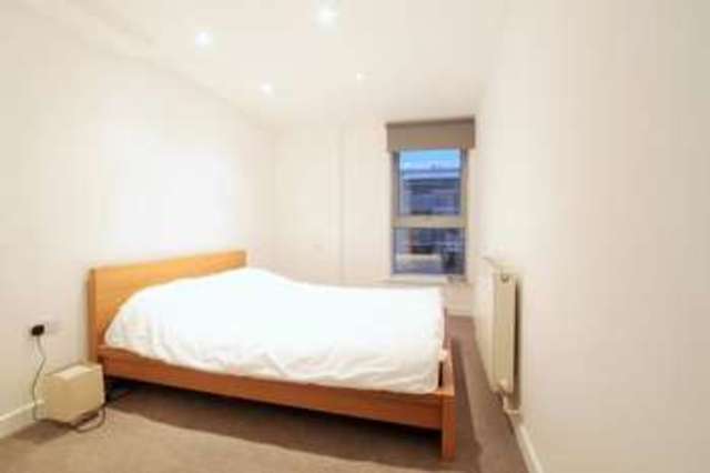  Image of 2 Bedroom Flat to rent at London  London, EC2A 3EQ
