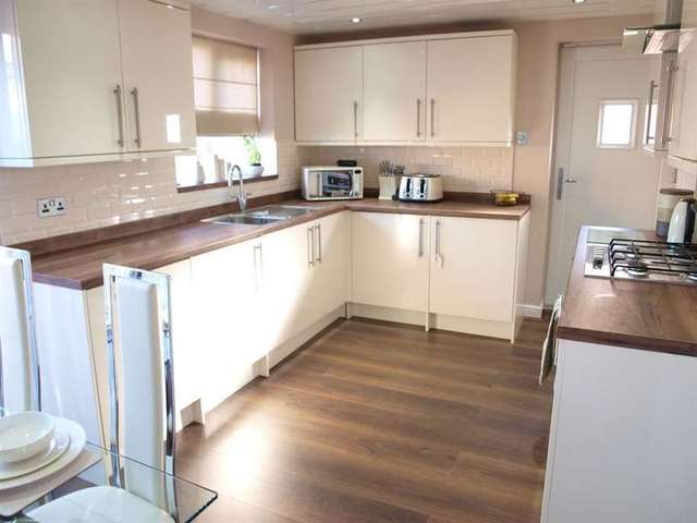  Image of 3 Bedroom Semi-Detached for sale at Leeds  Middleton, LS10 4TR