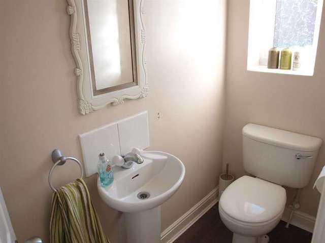  Image of 3 Bedroom Semi-Detached for sale at Leeds  Middleton, LS10 4TR