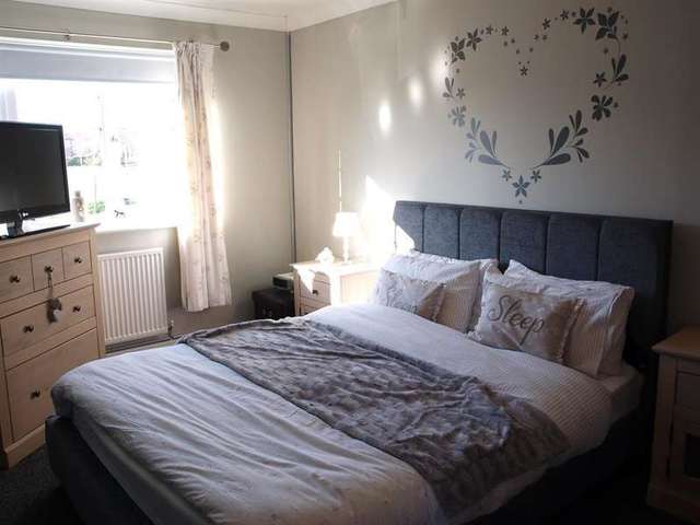  Image of 3 Bedroom Semi-Detached for sale at Leeds  Middleton, LS10 4TR