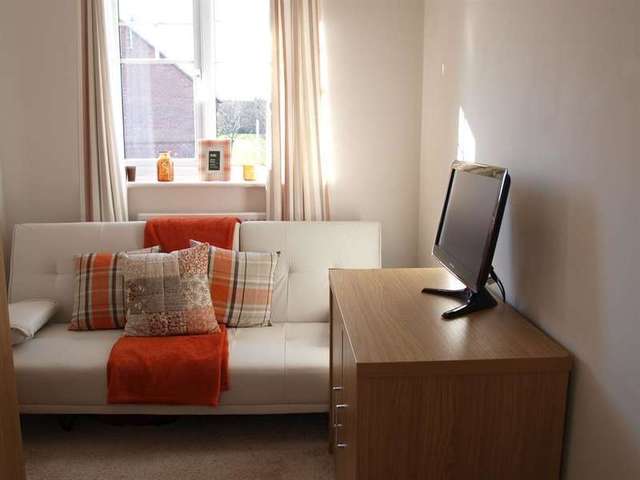  Image of 3 Bedroom Semi-Detached for sale at Leeds  Middleton, LS10 4TR