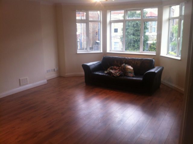  Image of 2 Bedroom Flat to rent at 53 Grange Park  Ealing, W5 3PR