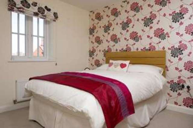  Image of 3 Bedroom Semi-Detached for sale at Woodpecker Close Great Barford Bedford, MK44 3BG