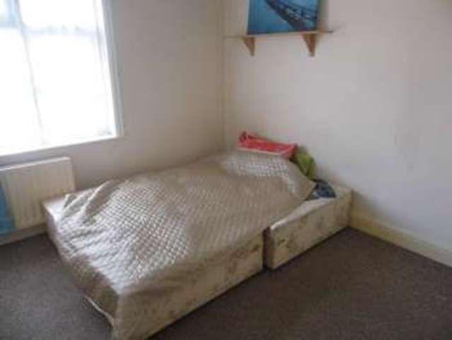  Image of 3 Bedroom Semi-Detached for sale at Scunthorpe South Humberside Scunthorpe, DN15 6BB