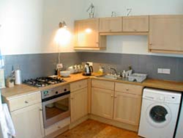  Image of 2 Bedroom Flat to rent at City Centre Edinburgh Edinburgh, EH7 4AE