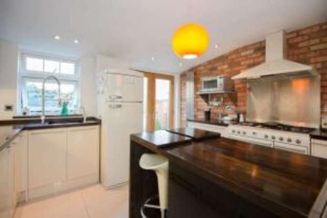  Image of 2 Bedroom Terraced for sale at Rickmansworth Hertfordshire Batchworth, WD3 1LU