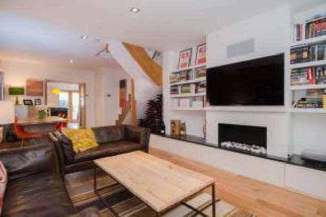  Image of 2 Bedroom Terraced for sale at Rickmansworth Hertfordshire Batchworth, WD3 1LU