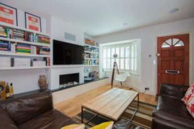  Image of 2 Bedroom Terraced for sale at Rickmansworth Hertfordshire Batchworth, WD3 1LU
