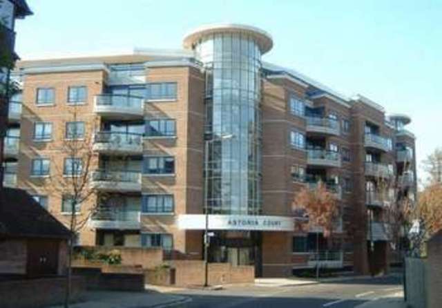  Image of 1 Bedroom Flat to rent at High Street  Purley, CR8 2XT