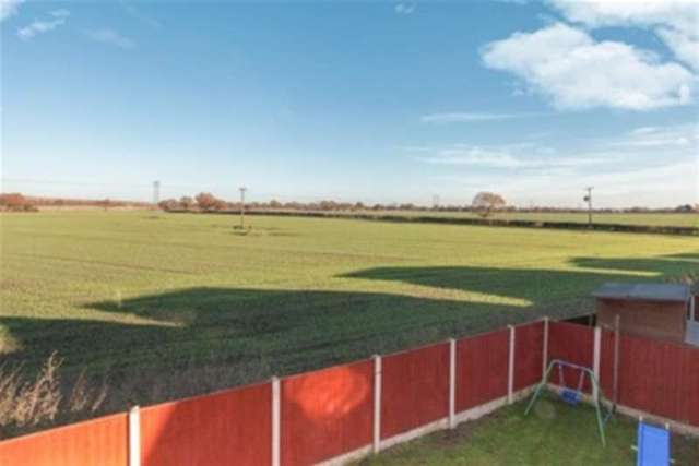  Image of 3 Bedroom Detached to rent at Doncaster, DN7 4GA