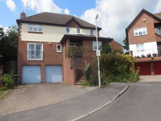  Image of 4 Bedroom Detached for sale at Burghfield Common  Reading, RG7 3YH