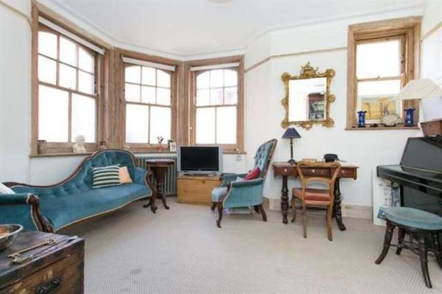  Image of 1 Bedroom Flat for sale at Queens Club Gardens London Kensington & Chelsea, W14 9SH