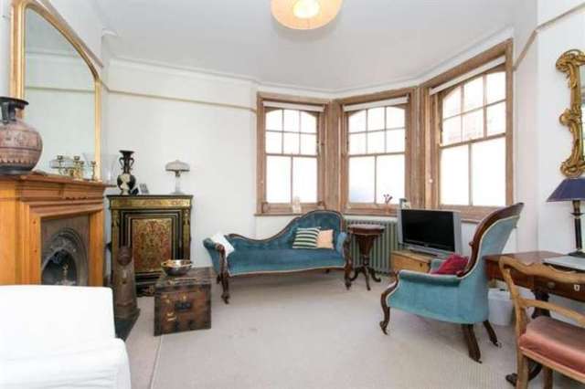  Image of 1 Bedroom Flat for sale at Queens Club Gardens London Kensington & Chelsea, W14 9SH