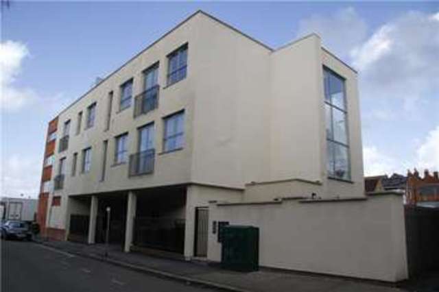 Image of 2 Bedroom Apartment to rent at Basingstoke Road Reading Whitley, RG2 0ER
