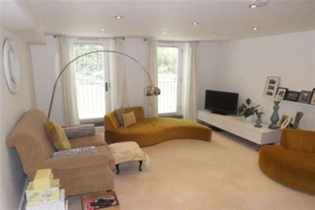  Image of 2 Bedroom Flat to rent at Sheffield, S6 1RF