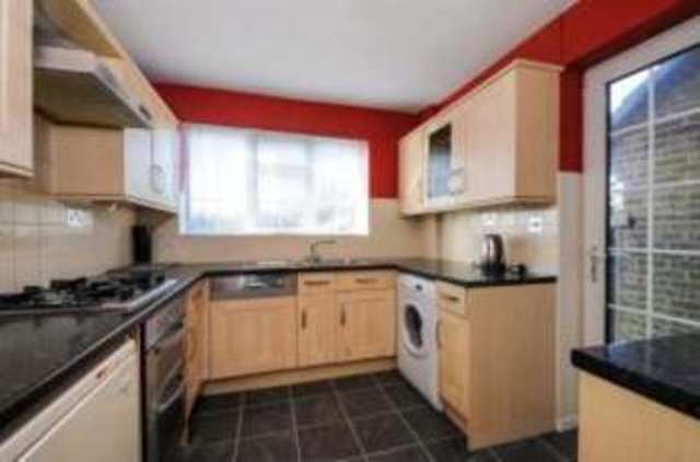  Image of 4 Bedroom Detached for sale at Orpington  Chelsfield, BR6 9UJ