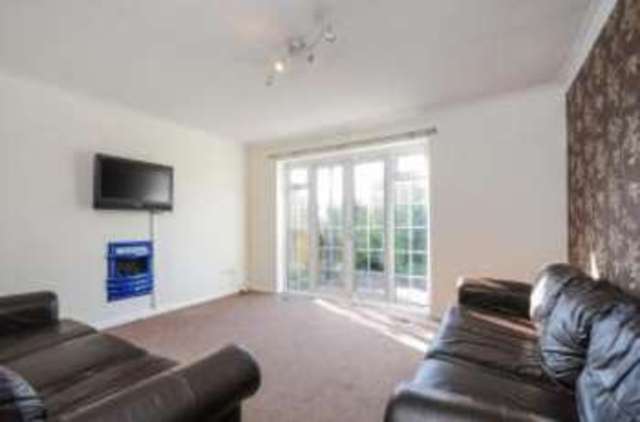  Image of 4 Bedroom Detached for sale at Orpington  Chelsfield, BR6 9UJ