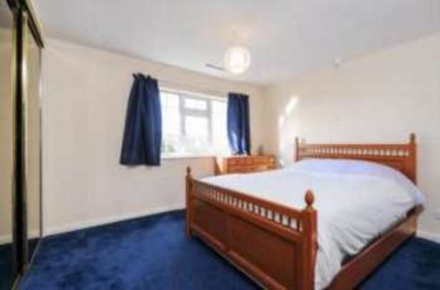  Image of 4 Bedroom Detached for sale at Orpington  Chelsfield, BR6 9UJ