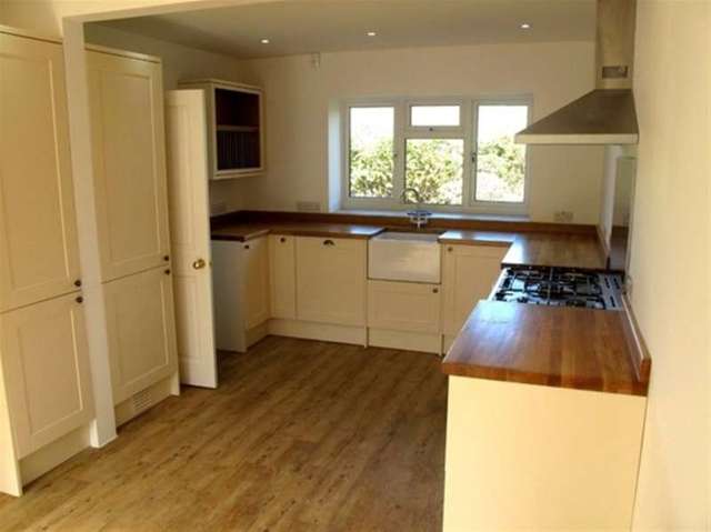  Image of 3 Bedroom Detached for sale at Shepton Mallet, BA4 6NP