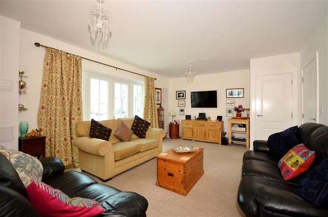  Image of 4 Bedroom Semi-Detached for sale at Loose Maidstone Maidstone, ME15 9FX