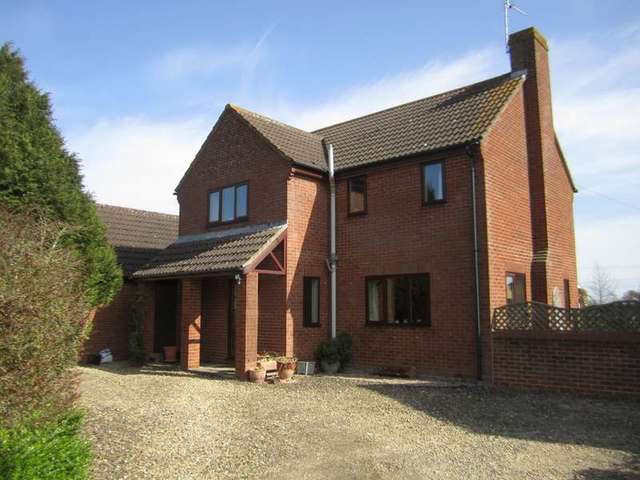  Image of 3 Bedroom Detached for sale at Lower Blunsdon Wiltshire Broad Blunsdon, SN26 7BJ