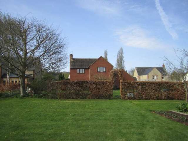  Image of 3 Bedroom Detached for sale at Lower Blunsdon Wiltshire Broad Blunsdon, SN26 7BJ