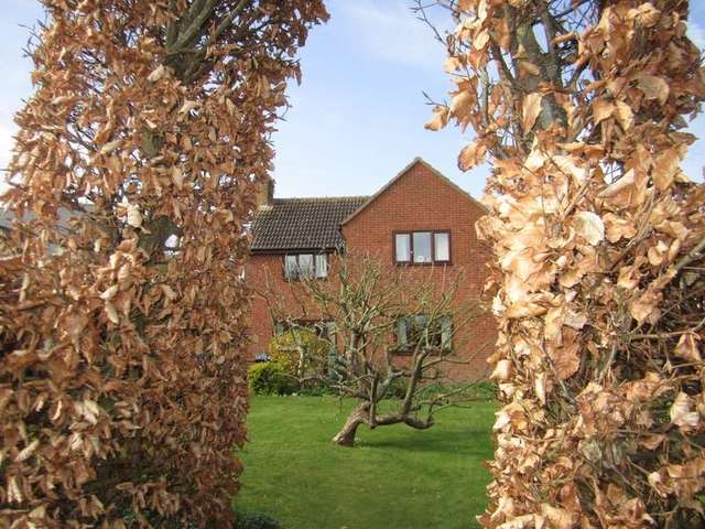  Image of 3 Bedroom Detached for sale at Lower Blunsdon Wiltshire Broad Blunsdon, SN26 7BJ
