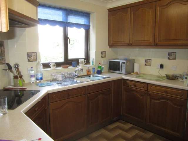  Image of 3 Bedroom Detached for sale at Lower Blunsdon Wiltshire Broad Blunsdon, SN26 7BJ
