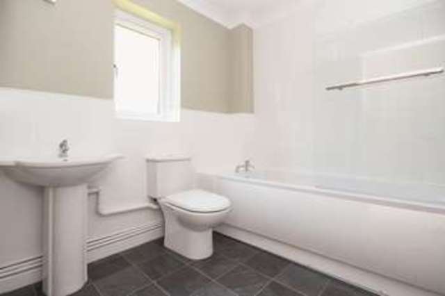  Image of 1 Bedroom Flat for sale at Vicarage Road Marchwood Southampton, SO40 4SX