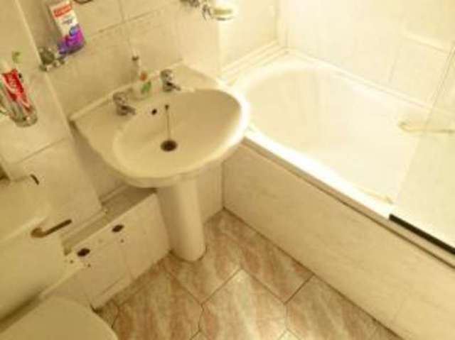  Image of 2 Bedroom Flat for sale at Kings Park Glasgow Rutherglen, G44 4PA