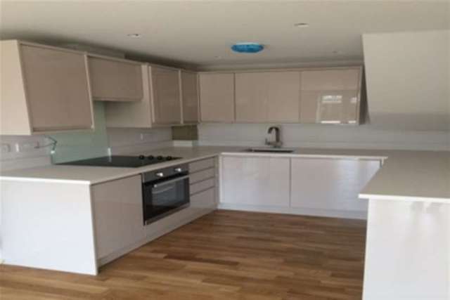  Image of 2 Bedroom Flat to rent at Reading, RG7 3SP