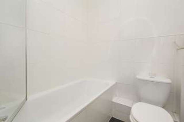  Image of Flat to rent at London  Stroud Green, N4 4SL