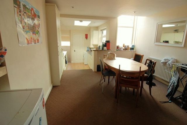  Image of 5 Bedroom Flat to rent at Newlands Road Array Jesmond, NE2 3NT