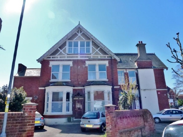  Image of 1 Bedroom Flat to rent at North End Portsmouth North End, PO2 9JE