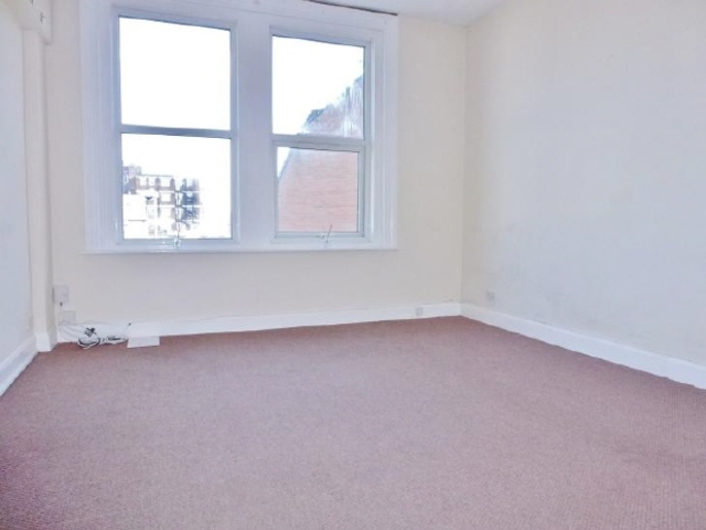 Image of 1 Bedroom Flat to rent at North End Portsmouth North End, PO2 9JE