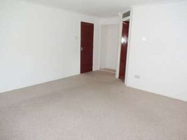  Image of 2 Bedroom Flat to rent at George Street  Glastonbury, BA6 9LT