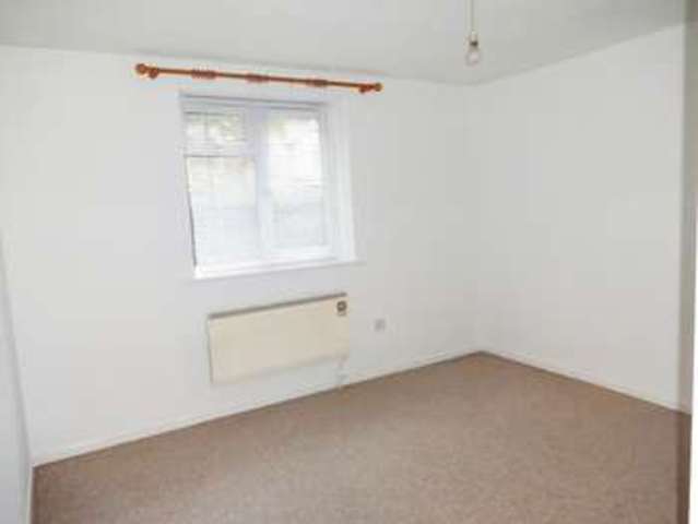  Image of 2 Bedroom Flat to rent at George Street  Glastonbury, BA6 9LT