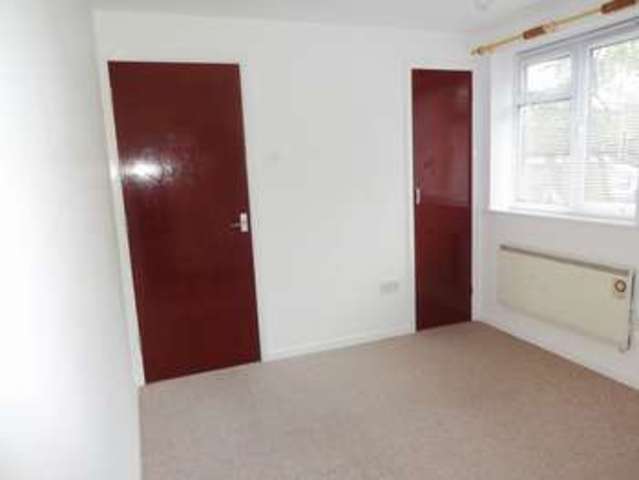  Image of 2 Bedroom Flat to rent at George Street  Glastonbury, BA6 9LT