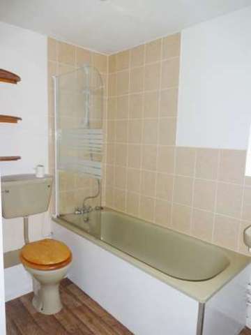  Image of 2 Bedroom Flat to rent at George Street  Glastonbury, BA6 9LT