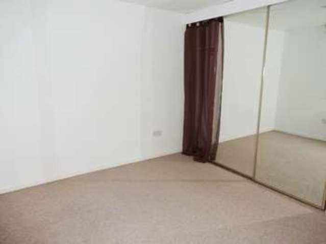  Image of 2 Bedroom Flat to rent at George Street  Glastonbury, BA6 9LT
