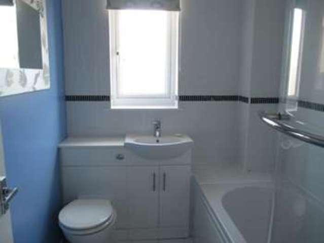  Image of 3 Bedroom Semi-Detached to rent at Olive Grove  Swindon, SN25 3DB