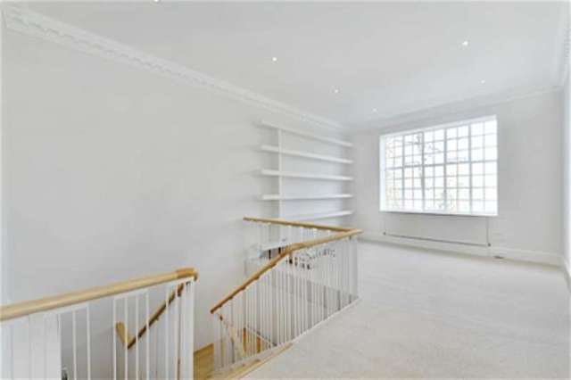  Image of 2 Bedroom Flat to rent at London, NW8 7LR