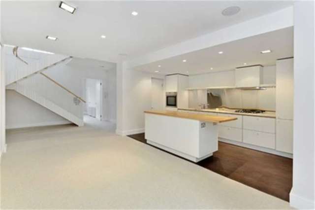  Image of 2 Bedroom Flat to rent at London, NW8 7LR